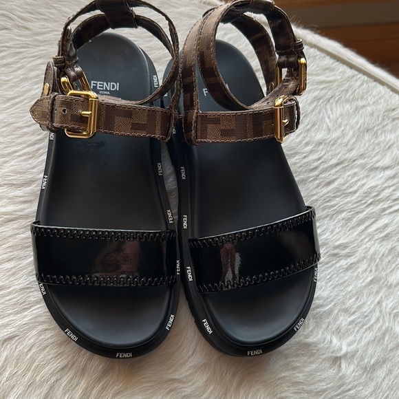 Fendi FF Logo Chunky Platform Sandals - Picture 5 of 8